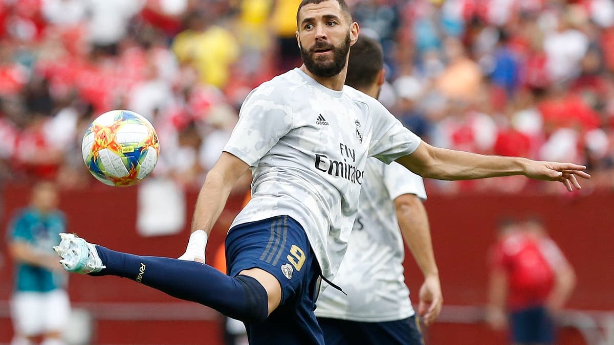 Karim Benzema fait admirer sa technique à l'entraînement Karim Benzema fait admirer sa technique à l'entraînement
