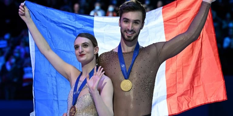La joie de Gabriella Papadakis et Guillaume Cizeron, champions du monde de danse sur glace, le 25 mars 2022 à Montpellier
