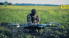 Militaire ukrainien avec un drone