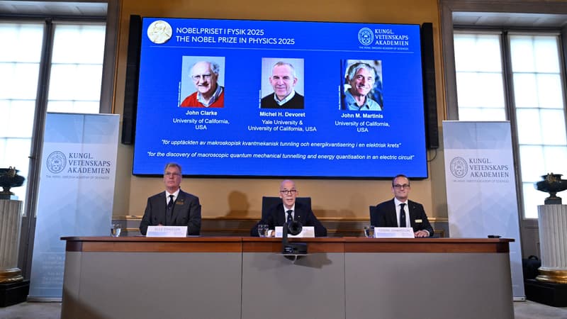 La conférence de presse de l'annonce des lauréats du prix Nobel de physique 2025 à l'Académie royale des sciences de Suède à Stockholm le mardi 7 octobre 2025, dont l'un des lauréats est le Français Michel H. Devoret.