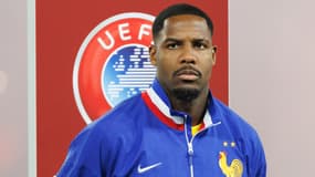 Le gardien de l'équipe de France Mike Maignan avant le coup d'envoi d'un match de qualification pour la Coupe du monde, 10 octobre 2025