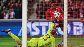 le gardien du Real Madrid Lunin réalise un double miracle devant l'attaquant lillois Jonathan David, le 2 octobre 2024