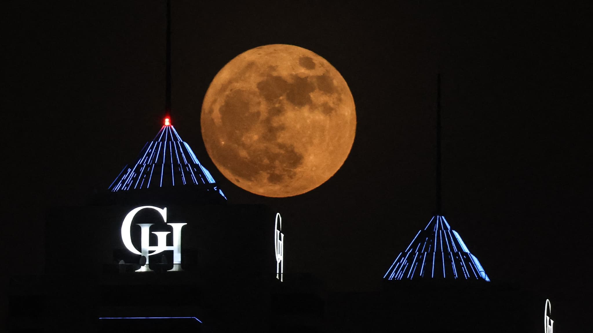 La "super lune" du 13 juillet 2022 à Dubai. 