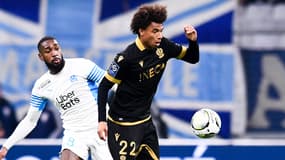 Gerson et Calvin Stengs au duel lors d'un match OM-Nice, mars 2022