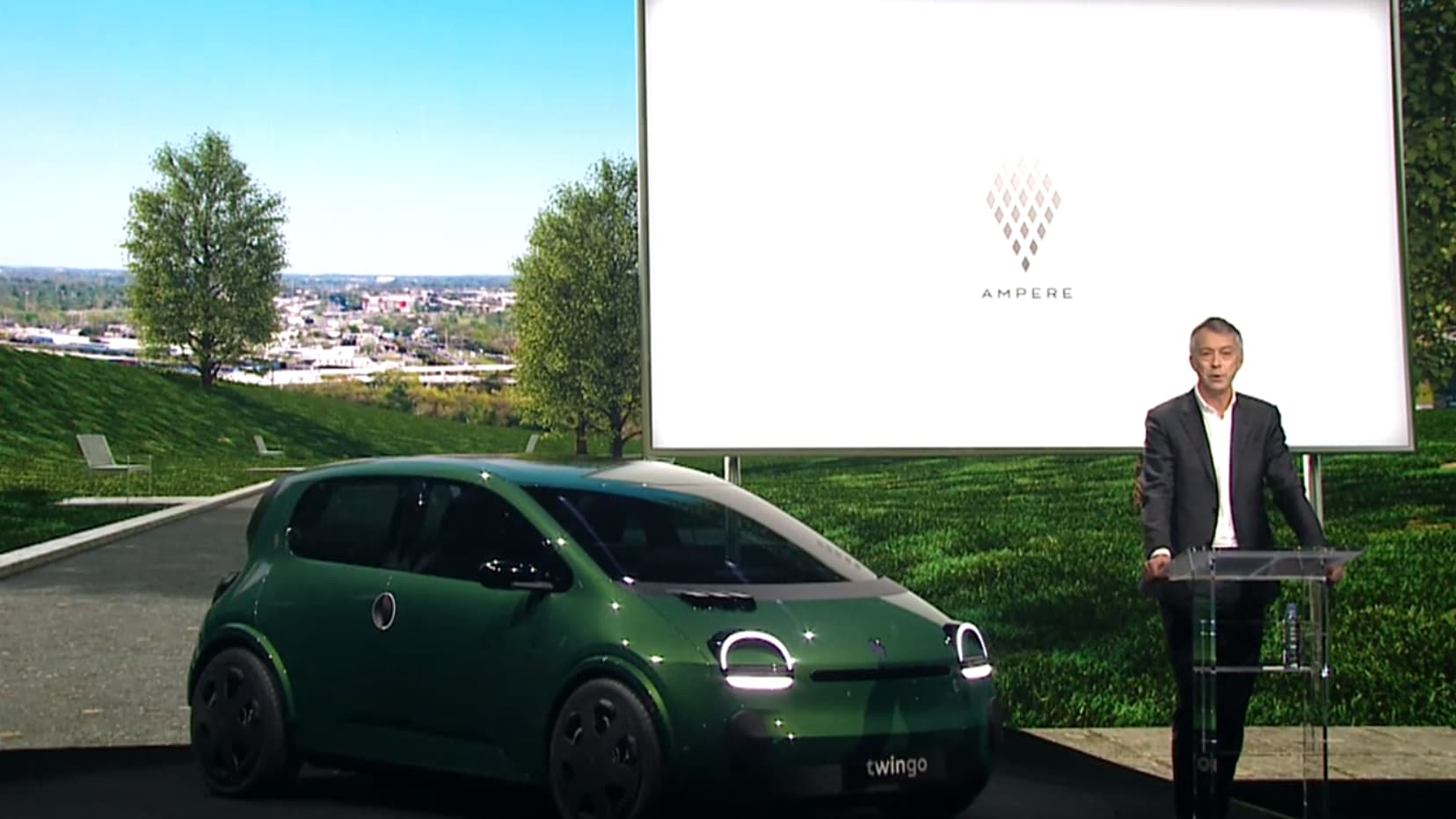 Le directeur financier de Renault et la future Twingo.