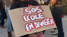 Une manifestation a eu lieu mercredi soir devant une école du quartier du Chemin Bas d'Avignon à Nîmes, quartier touché par la violence liée au trafic de drogues.