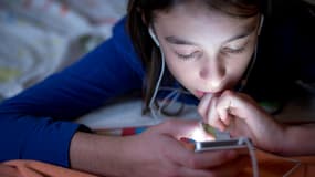 Les ados de plus en plus accros à leur smartphone