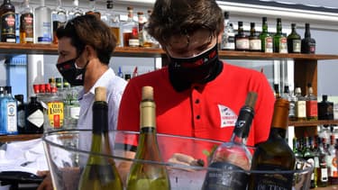 Des barmens masqués, Arcachon, 2 juin 2020