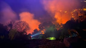 Un feu de végétation au Cap d'Ail, dans les Alpes-Maritimes ce vendredi 9 janvier.