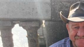 Danny sur le pont Saint-Esprit à Bayonne, dans les Pyrénées-Atlantiques.