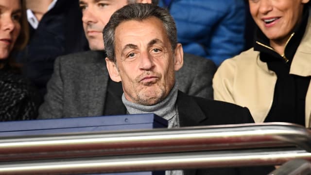 L'ancien président de la République Nicolas Sarkozy, dans les tribunes de PSG-Strasbourg au Parc des Princes, le 7 avril 2019 à Paris.