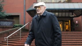 Ralph Clarke sortant du tribunal de Birmingham après son procès.