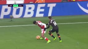 Arsenal s'en sort bien face à Hull (2-0)