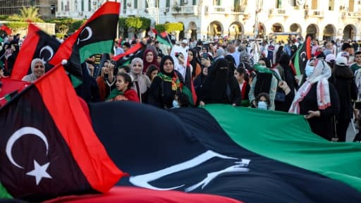 Des Libyens célèbrent à Tripoli, le 5 juin 2020, la reprise du contrôle de tout l'ouest libyen annoncée par le gouvernement d'union nationale (GNA) Des Libyens célèbrent à Tripoli, le 5 juin 2020, la reprise du contrôle de tout l'ouest libyen annoncée par le gouvernement d'union nationale (GNA)