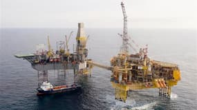 La fuite de gaz sur le gisement d'Elgin de Total (photo) en mer du Nord va coûter cher au groupe pétrolier français mais la situation semble sans commune mesure avec la marée noire survenue en 2010 dans le golfe du Mexique après l'explosion d'une plate-fo