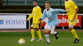 Emmanuel Macron lors du match avec le Variétés Club de France