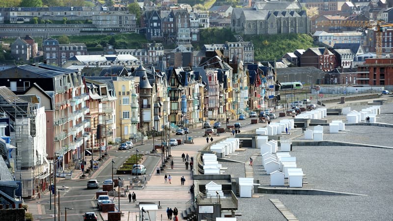 Légende AFP: Picture taken on May 15, 2013 of the seafront of Mers-les-Bains, northern France. 