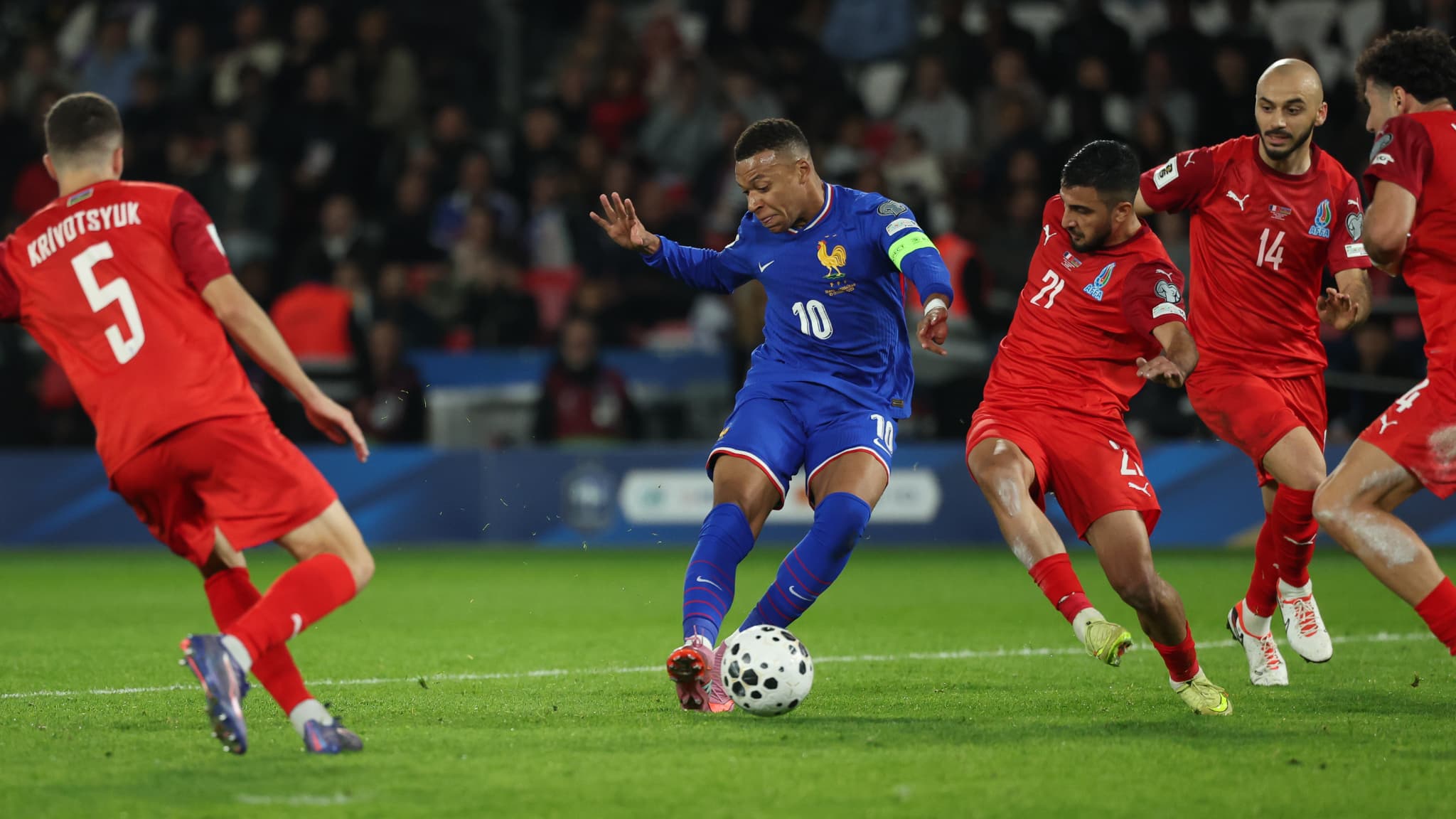 IL EST DÉCIDÉMENT EN FEU: ENCORE BUTEUR LORS DE FRANCE-AZERBAÏDJAN, MBAPPÉ SE RAPPROCHE DU RECORD DE GIROUD