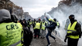 Gilets jaunes à Paris. 