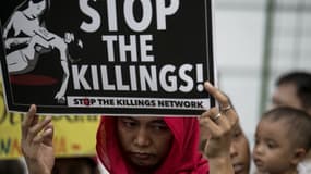 Des Philippins manifestent à Manille contre la "guerre" controversée menée par le président Duterte