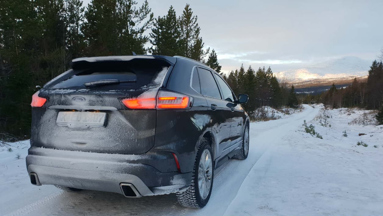 Les paysages de Suède, un décor idéal pour essayer ce SUV en transmission intégrale. Les paysages de Suède, un décor idéal pour essayer ce SUV en transmission intégrale.