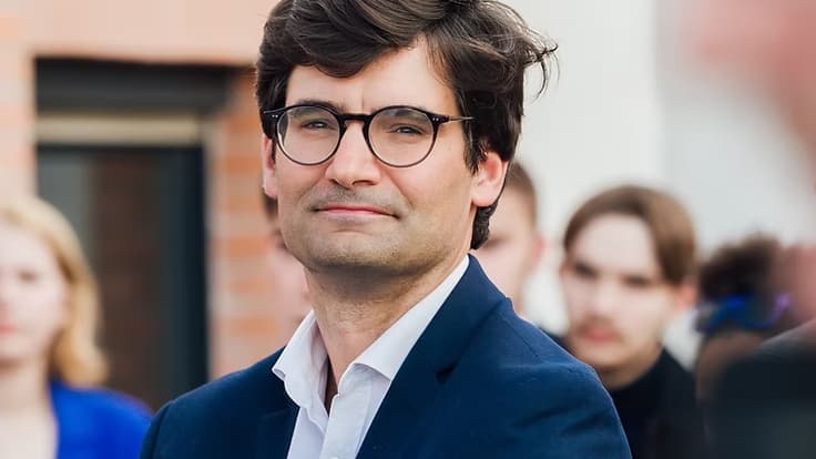 "PLUS DE BLEU": THOMAS ROUSSEAU, CANDIDAT DE DROITE AUX MUNICIPALES À RENNES, MISE SUR LA SÉCURITÉ