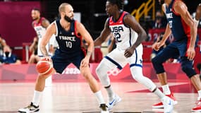 Evan Fournier avec l'équipe de France de basket aux JO 2021
