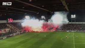 Affrontements aux feux d'artifice entre ultras de Cracovie en Pologne