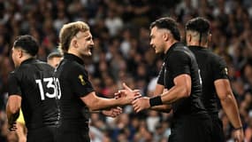 David Havili et Damian McKenzie lors du carton des All Blacks pour leur deuxième match de la Coupe du monde de rugby, 15 septembre 2023