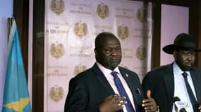 Machar et Kiir côte-à-côte lors d'une conférence de presse à Juba le 8 juillet. 