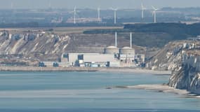 Vue aérienne de la centrale nucléaire de Penly, le 11 septembre 2022 à Petit-Caux, en Seine-Maritime