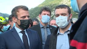 Emmanuel Macron et Sébastien Olharan, le maire de Breil-sur-Roya, le 7 octobre 2020.