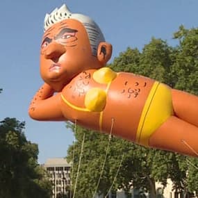 Un ballon de Sadiq Khan en bikini dans le ciel de Londres