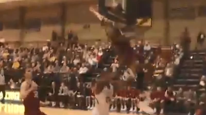 Un basketteur se prend la planche