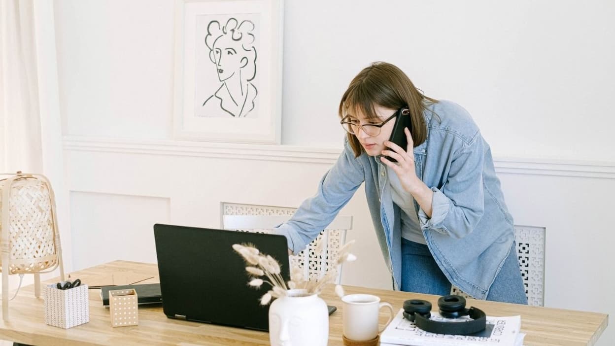 "C'EST PLUS DIVERTISSANT DE CHANGER DE TRAVAIL TOUS LES 4/5 ANS": LA GÉNÉRATION Z N'EST PAS FAINÉANTE, ELLE COMPREND QU'ELLE DEVRA TRAVAILLER PLUS LONGTEMPS