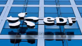 Le logo d'EDF sur la tour Légende à La Défense.