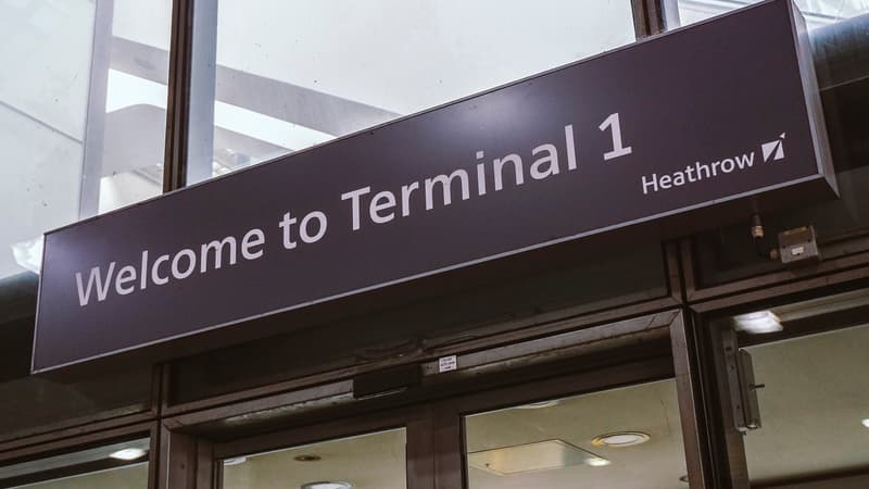 L'aéroport d'Heathrow accueille plus de 75 millions de voyageurs chaque année.
