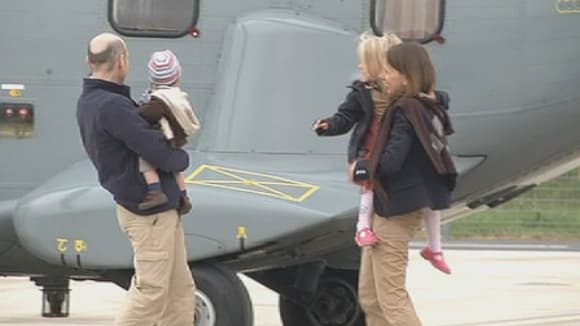 Le journaliste du Point Nicolas Hénin retrouve ses enfants. Le journaliste du Point Nicolas Hénin retrouve ses enfants.