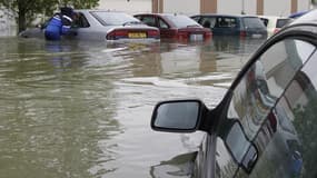 Les inondations survenues la semaine dernière dans le sud-ouest de la France coûteront entre 300 et 350 millions d'euros, selon les premières estimations de la Fédération française des sociétés d'assurances (FFSA). /Photo prise le 8 mai 2013/REUTERS/Pasca