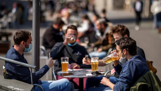 Retour des Suisses en terrasse à Lausanne, le 19 avril 2021
