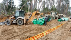Des militaires travaillent sur le site d'une opération de sauvetage de soldats américains disparus sur le terrain d'entraînement de Pabrade, en Lituanie, le 28 mars 2025.