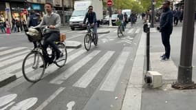 Des cyclistes sur la piste cyclable du boulevard Sébastopol à Paris (photo d'illustration)