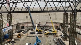La principale salle de l'Arena, c'est ce cylindre qui pourra accueillir 8.000 personnes pour les compétitions sportives, et jusqu'à 9.000 personnes pour des concerts.