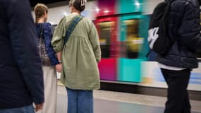 Des voyageuses sur un quai de RER. Octobre 2025. (Photo d'illustration)