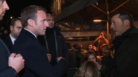 Emmanuel Macron face à des habitants de Rouen, ce mercredi.