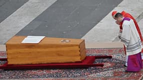Le cercueil de Benoît XVI le 5 janvier 2022. 