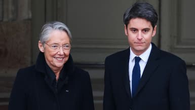 Elisabeth Borne et Gabriel Attal à Matignon, le 9 janvier 2024, lors de leur passation de pouvoir.