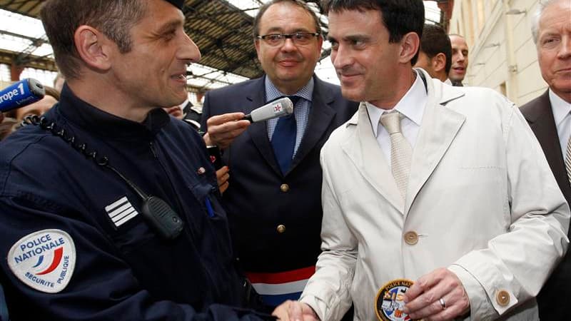 Le ministre de l'Intérieur Manuel Valls a promis lundi un "nouveau contrat" entre l'Etat et Marseille