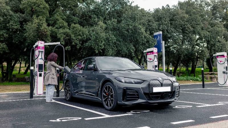 Jusqu'à 300 kilomètres récupérés en 8 minutes de charge: Ionity installe ses premières bornes électriques 600kW en France