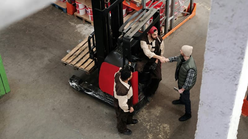 "Les salariés qui dorment dans leur voiture, ça devient de plus en plus fréquent": ces travailleurs en contrats courts contraints de suspendre leurs projets de vie